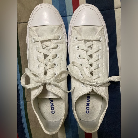 White Converse Chuck Taylor All-Star Low Top - Picture 2 of 3